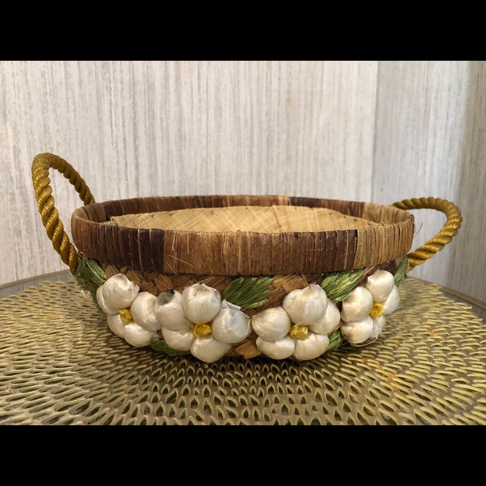 Boho Vintage 70s Flower Wicker Basket